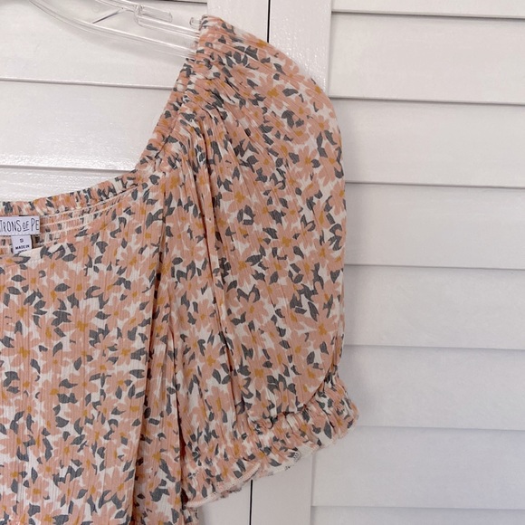 On or off the shoulder floral top - Picture 2 of 4